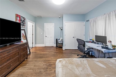 House in Miami Beach, Florida 3 bedrooms, 196.95 sq.m. № 1943749 - photo 16