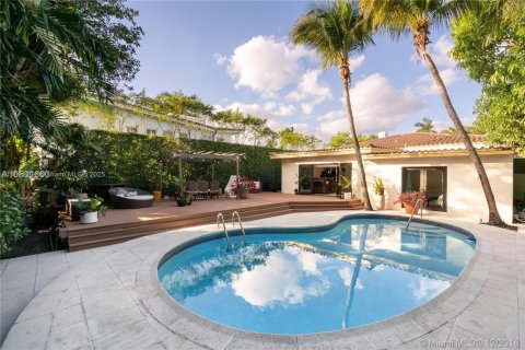 House in Miami Beach, Florida 3 bedrooms, 196.95 sq.m. № 1943749 - photo 28