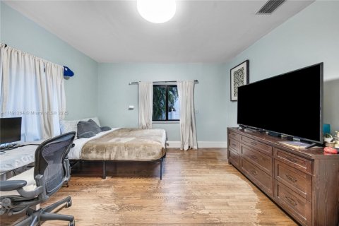 House in Miami Beach, Florida 3 bedrooms, 196.95 sq.m. № 1943749 - photo 15