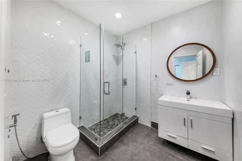 House in Miami Beach, Florida 3 bedrooms, 196.95 sq.m. № 1943749 - photo 17
