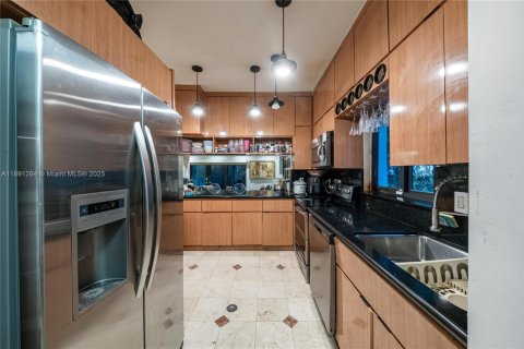 House in Miami Beach, Florida 3 bedrooms, 196.95 sq.m. № 1943749 - photo 22