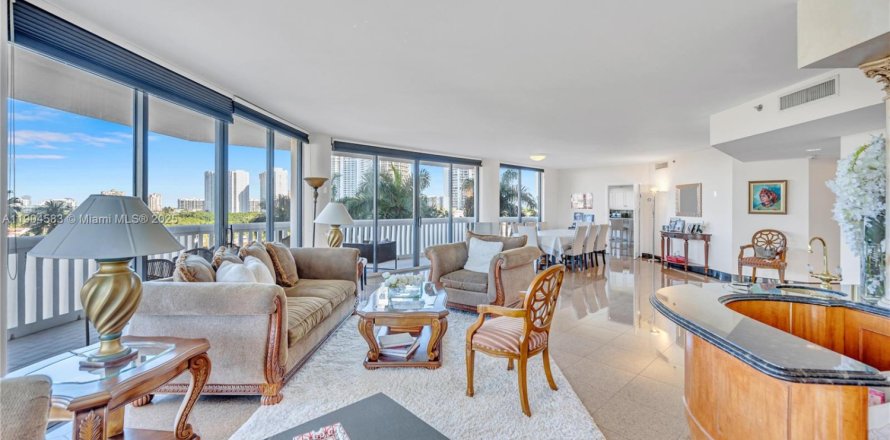 Кондоминиум с 4 спальнями в Авентура, Флорида № 2015611