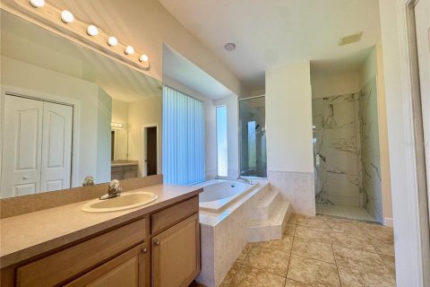 Casa en alquiler en Tampa, Florida, 4 dormitorios, 221.11 m2 № 1916115 - foto 14