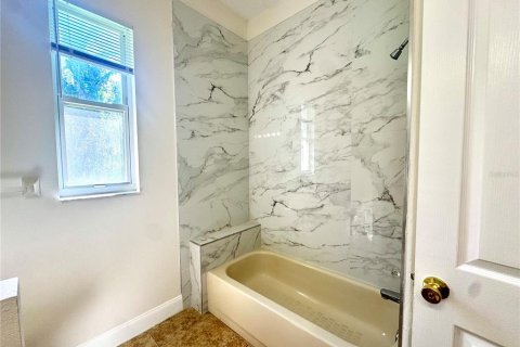Casa en alquiler en Tampa, Florida, 4 dormitorios, 221.11 m2 № 1916115 - foto 20