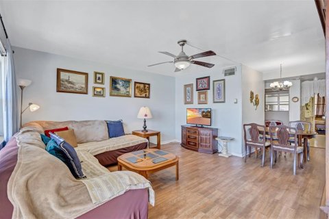 Copropriété à vendre à Saint Petersburg, Floride: 2 chambres, 74.32 m2 № 2150861 - photo 4