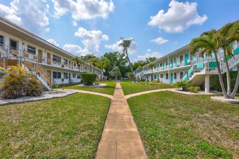 Copropriété à vendre à Saint Petersburg, Floride: 2 chambres, 74.32 m2 № 2150861 - photo 2
