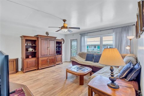 Copropriété à vendre à Saint Petersburg, Floride: 2 chambres, 74.32 m2 № 2150861 - photo 3