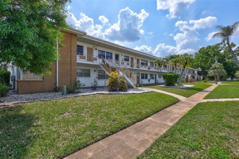 Copropriété à vendre à Saint Petersburg, Floride: 2 chambres, 74.32 m2 № 2150861 - photo 13