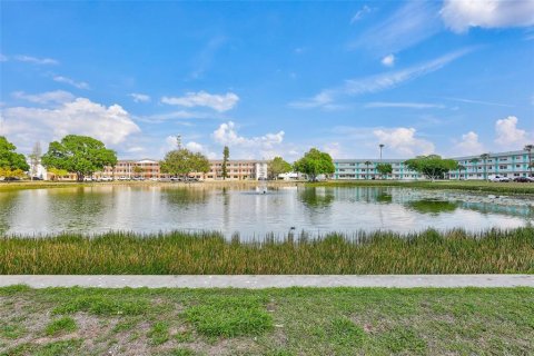 Copropriété à vendre à Saint Petersburg, Floride: 2 chambres, 74.32 m2 № 2150861 - photo 14