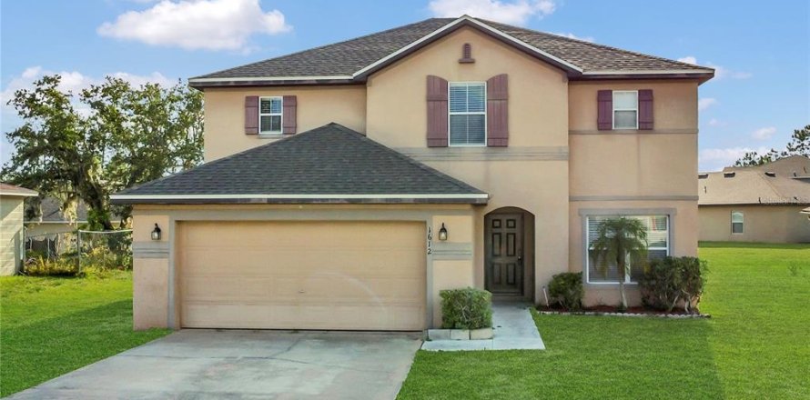 House in Kissimmee, Florida 3 bedrooms, 215.63 sq.m. № 1822363