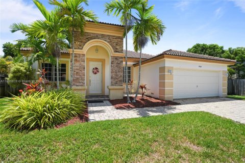 House in Cutler Bay, Florida 4 bedrooms, 198.44 sq.m. № 2076786