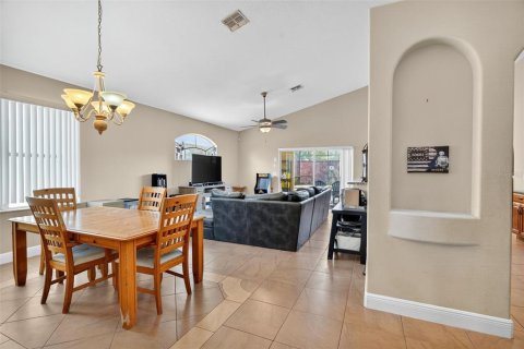House in Tavares, Florida 4 bedrooms, 176.7 sq.m. № 1918893 - photo 10