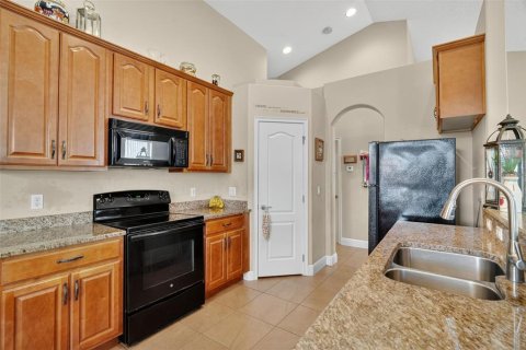House in Tavares, Florida 4 bedrooms, 176.7 sq.m. № 1918893 - photo 16