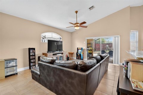 House in Tavares, Florida 4 bedrooms, 176.7 sq.m. № 1918893 - photo 11