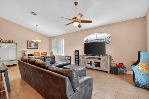 House in Tavares, Florida 4 bedrooms, 176.7 sq.m. № 1918893 - photo 14
