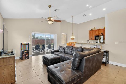 House in Tavares, Florida 4 bedrooms, 176.7 sq.m. № 1918893 - photo 12