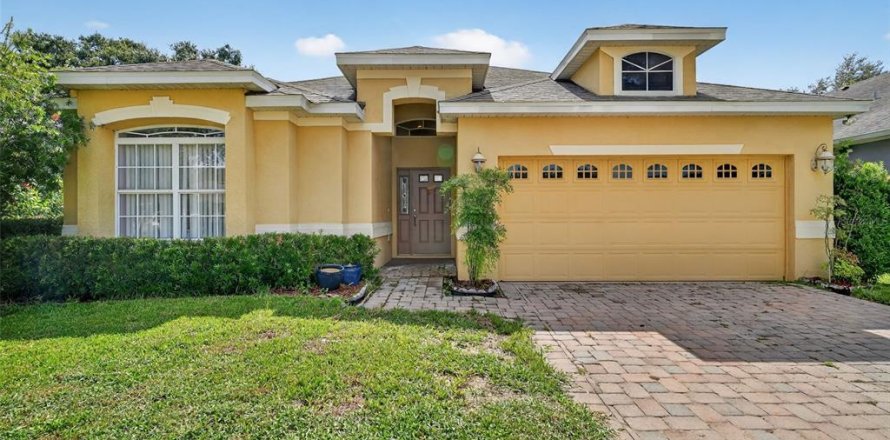 House in Tavares, Florida 4 bedrooms, 176.7 sq.m. № 1918893