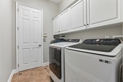 House in Deer Island, Florida 3 bedrooms, 198.44 sq.m. № 2197949 - photo 27