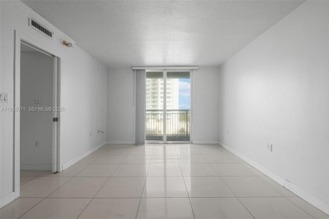 Condominio en venta en Miami Beach, Florida, 1 dormitorio, 62.8 m2 № 1993307 - foto 5