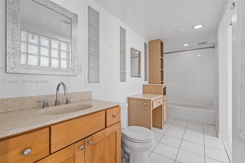 Condominio en venta en Miami Beach, Florida, 1 dormitorio, 62.8 m2 № 1993307 - foto 15