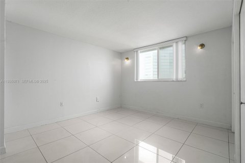 Condominio en venta en Miami Beach, Florida, 1 dormitorio, 62.8 m2 № 1993307 - foto 12