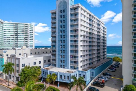 Condominio en venta en Miami Beach, Florida, 1 dormitorio, 62.8 m2 № 1993307 - foto 2