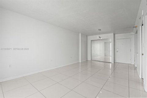 Condominio en venta en Miami Beach, Florida, 1 dormitorio, 62.8 m2 № 1993307 - foto 7