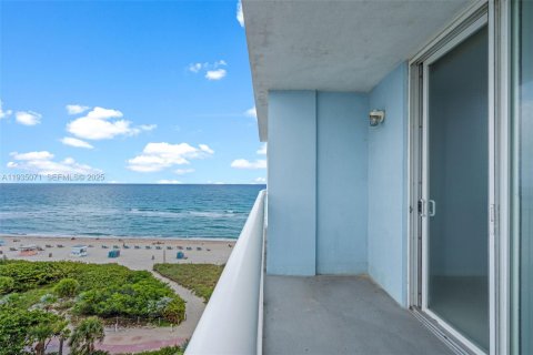 Condominio en venta en Miami Beach, Florida, 1 dormitorio, 62.8 m2 № 1993307 - foto 20