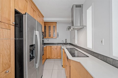 Condominio en venta en Miami Beach, Florida, 1 dormitorio, 62.8 m2 № 1993307 - foto 10