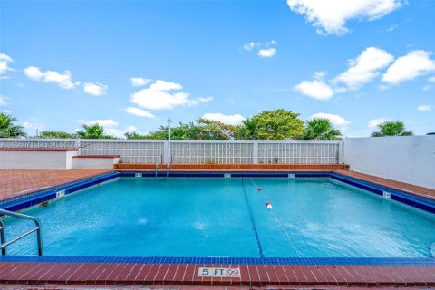 Condominio en venta en Miami Beach, Florida, 1 dormitorio, 62.8 m2 № 1993307 - foto 24