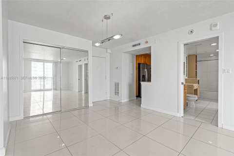 Condominio en venta en Miami Beach, Florida, 1 dormitorio, 62.8 m2 № 1993307 - foto 8
