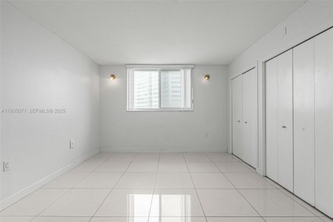 Condominio en venta en Miami Beach, Florida, 1 dormitorio, 62.8 m2 № 1993307 - foto 13