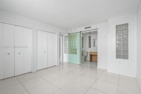 Condominio en venta en Miami Beach, Florida, 1 dormitorio, 62.8 m2 № 1993307 - foto 14
