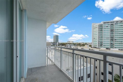 Condominio en venta en Miami Beach, Florida, 1 dormitorio, 62.8 m2 № 1993307 - foto 18