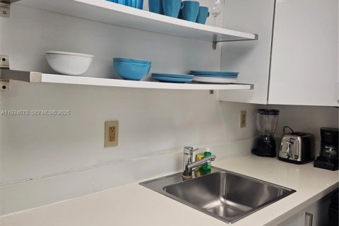 Купить кондоминиум в Майами-Бич, Флорида 2 спальни, 62.89м2, № 1982377 - фото 3