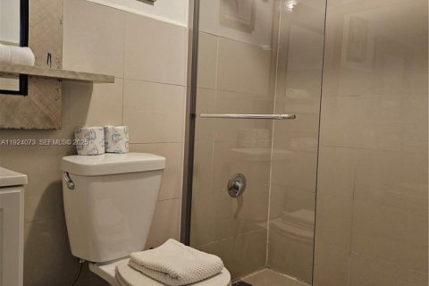 Купить кондоминиум в Майами-Бич, Флорида 2 спальни, 62.89м2, № 1982377 - фото 23