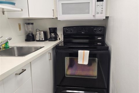 Купить кондоминиум в Майами-Бич, Флорида 2 спальни, 62.89м2, № 1982377 - фото 4