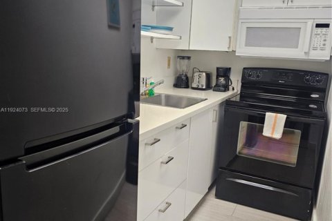 Купить кондоминиум в Майами-Бич, Флорида 2 спальни, 62.89м2, № 1982377 - фото 2