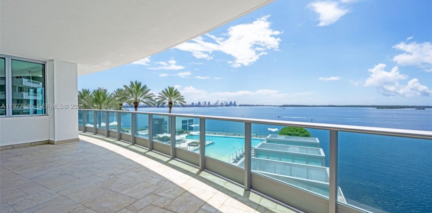 Кондоминиум с 2 спальнями в Майами, Флорида № 2041701