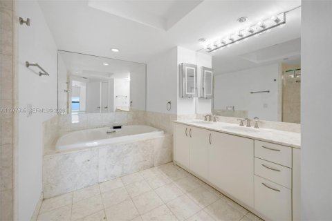 Купить кондоминиум в Майами, Флорида 2 спальни, 174.47м2, № 2041701 - фото 14