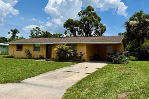 House in Port Charlotte, Florida 3 bedrooms, 98.1 sq.m. № 1819386 - photo 1