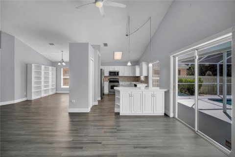 House in Orlando, Florida 3 bedrooms, 153.47 sq.m. № 2398884 - photo 10