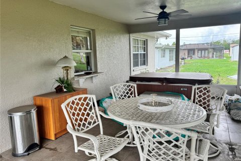 House in Punta Gorda, Florida 2 bedrooms, 143.44 sq.m. № 2275503 - photo 30
