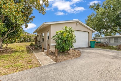 House in Punta Gorda, Florida 2 bedrooms, 143.44 sq.m. № 2275503 - photo 6