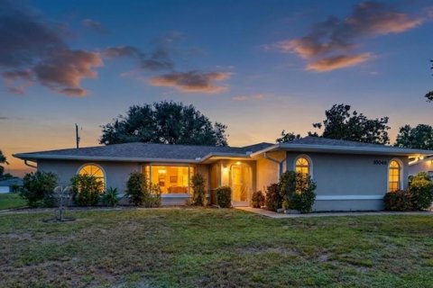 House in Punta Gorda, Florida 2 bedrooms, 143.44 sq.m. № 2275503 - photo 2