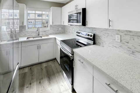 Townhouse in Cooper City, Florida 3 bedrooms, 125.42 sq.m. № 2005676 - photo 14