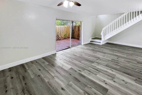 Townhouse in Cooper City, Florida 3 bedrooms, 125.42 sq.m. № 2005676 - photo 8