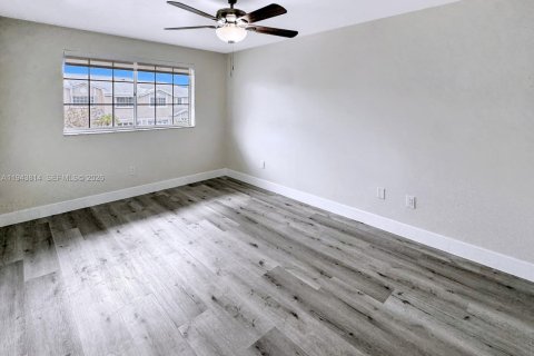 Townhouse in Cooper City, Florida 3 bedrooms, 125.42 sq.m. № 2005676 - photo 24