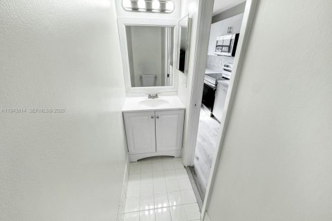 Townhouse in Cooper City, Florida 3 bedrooms, 125.42 sq.m. № 2005676 - photo 11