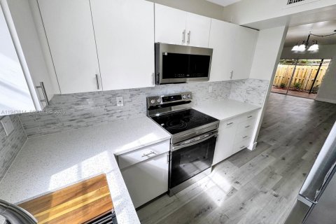 Townhouse in Cooper City, Florida 3 bedrooms, 125.42 sq.m. № 2005676 - photo 15